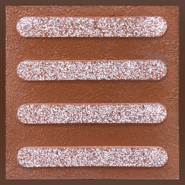 Gạch không nung terrazzo 40x40x3 dẫn hướng 4 sọc đỏ 01